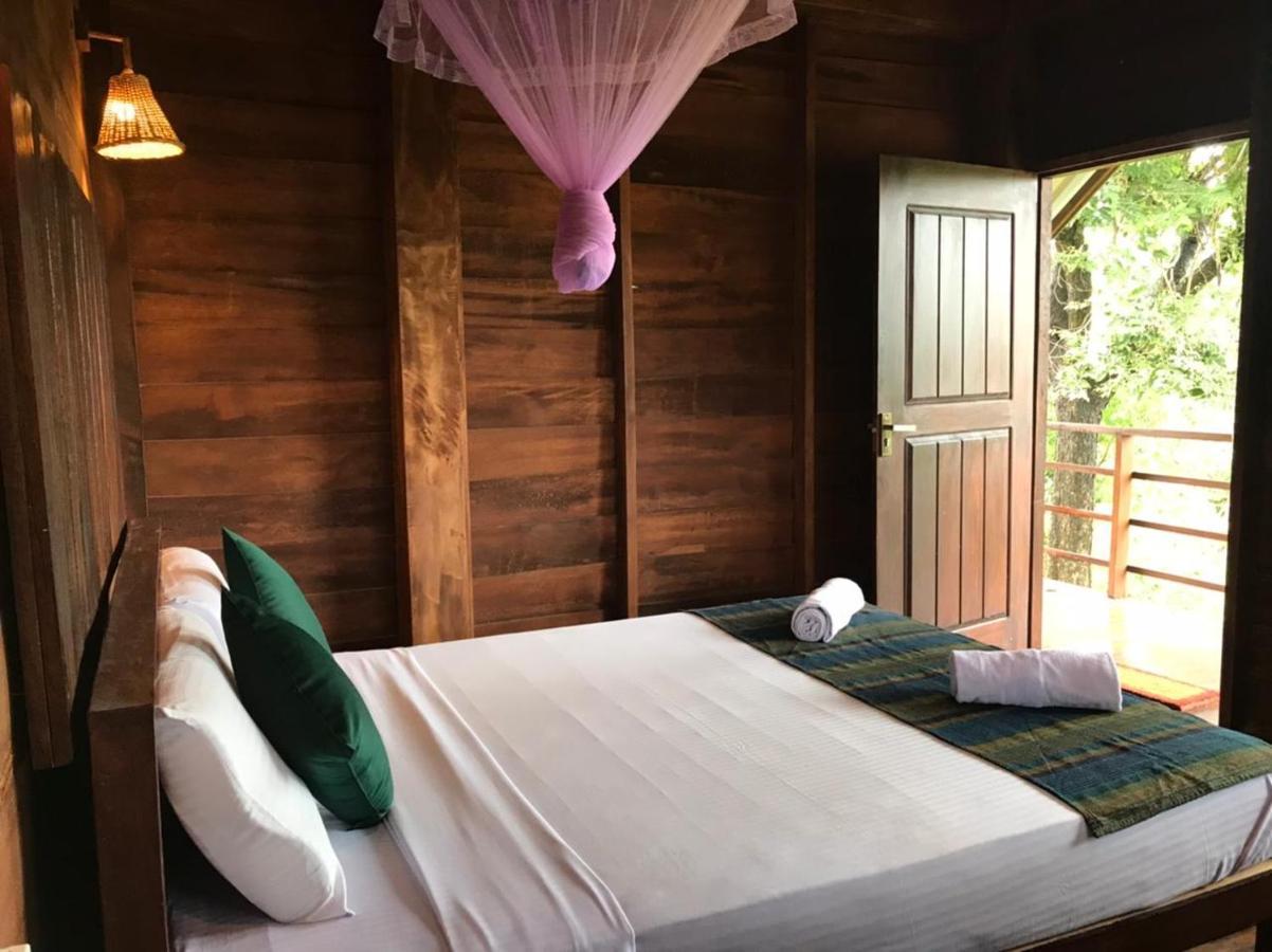 Chena Huts Eco Resort Сигирия Екстериор снимка