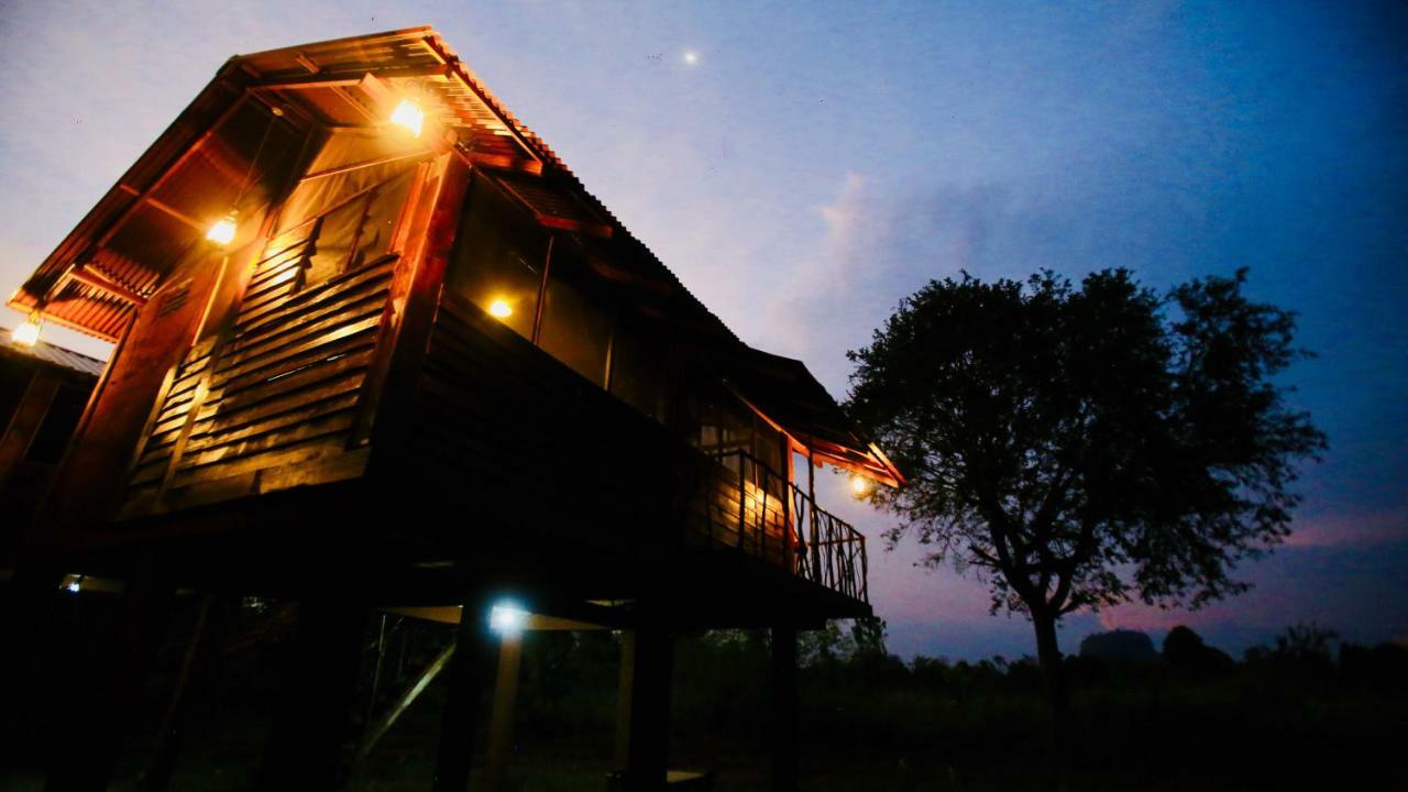 Chena Huts Eco Resort Сигирия Екстериор снимка