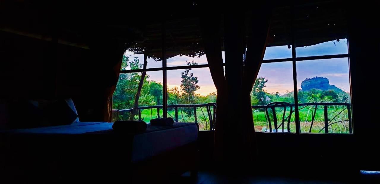 Chena Huts Eco Resort Сигирия Екстериор снимка